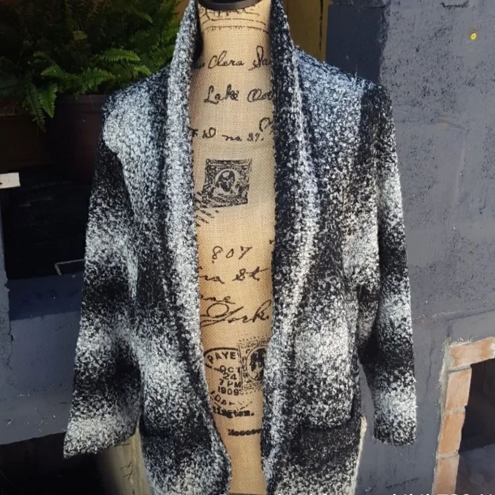 OO ECI cardigan  - Picture 3 of 7